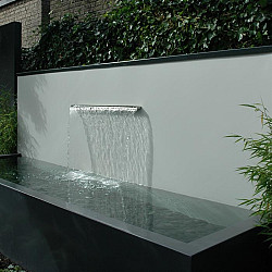 Aluminium Muur geplaatst op vijver 2000x250x600 (VM1.3.1500 (incl waterval 1500 + pomp))
