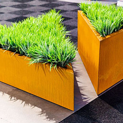 Triangle 1800X1800X400mm Corten (CAT2.3)