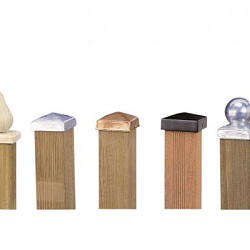 Paalornament piramide 9x9cm hout