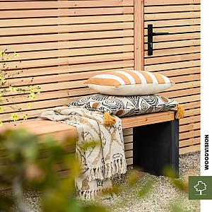 <p>Met het juiste tuinmeubilair maak je van je tuin een comfortabele plek om te ontspannen en samen te komen. Goed gekozen tuinmeubelen sluiten aan bij de stijl van je tuin en zorgen ervoor dat je optimaal kunt genieten van je terras of overkapping.</p>

<p>Bij Van den Broek Bestratingen vind je tuinmeubilair dat past bij uiteenlopende tuinstijlen, van modern en strak tot warm en natuurlijk. Het meubilair is geschikt voor buitengebruik en combineert comfort met een verzorgde uitstraling.</p>

<p>Wij helpen je graag bij het samenstellen van een tuin die niet alleen mooi is, maar ook prettig in gebruik. In combinatie met bestrating, veranda&rsquo;s en tuinverlichting ontstaat een compleet geheel.</p>
