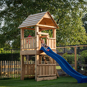 <p>&nbsp;</p>

<p>Buiten spelen is belangrijk voor beweging, plezier en ontspanning in de tuin. Met de juiste speeltoestellen cre&euml;er je een veilige en leuke speelomgeving waar kinderen zich urenlang kunnen vermaken.</p>

<p>In deze categorie vind je producten voor buiten spelen die geschikt zijn voor gebruik in de tuin. Ze zijn ontworpen met oog voor veiligheid, duurzaamheid en speelplezier. Buiten speelvoorzieningen sluiten bovendien mooi aan bij een complete tuininrichting waarin ruimte is voor zowel ontspanning als activiteit.</p>

<p>Wij denken graag met je mee over de juiste plaatsing en combinaties, zodat buiten spelen op een veilige en prettige manier onderdeel wordt van jouw tuin.</p>

<p><strong>Ontdek ons assortiment voor buiten spelen en maak je tuin compleet voor het hele gezin.</strong></p>
