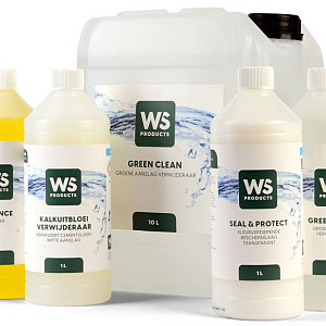 <p><strong>Wat mooi is moet mooi blijven!</strong></p>

<p>Met ons assortiment onderhoudsmiddelen is uw oprit en terras in een handomdraai weer gereed voor gebruik en kun u nog jaren genieten van uw producten. Vraag advies aan onze verkoopmedewerkers welke producten u het beste kunt gebruiken voor welke bestrating om een verkeerde toepassing te voorkomen. Bij gebruik volgens de verwerkingsvoorschriften op de verpakking wordt uw bestrating veilig en kleurvast behandeld.</p>

<p><strong>Slimme coatings en impregneermiddelen van WS Products</strong></p>

<p>Met<strong>&nbsp;<a href="https://webshop.vandenbroekbestratingen.nl/assortiment/reiniging-en-onderhoud/ws-coating-en-reiniging/ws-seal--protect--coating" target="_blank">WS Seal & Protect</a></strong>&nbsp;en<strong>&nbsp;<a href="https://webshop.vandenbroekbestratingen.nl/assortiment/reiniging-en-onderhoud/ws-coating-en-reiniging/ws-imperial-black">WS Imperial Black</a></strong>&nbsp;voorzie je nieuwe en bestaande terrastegels, klinkers of muurblokken van een kleurloze of kleurverdiepende impregneerlaag waarmee ze mooier worden, langer schoon blijven en makkelijker te onderhouden zijn.</p>
