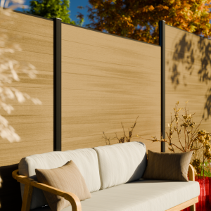 <p>Wil je een <strong>composiet schutting kopen</strong> die stijlvol, duurzaam en onderhoudsarm is? Met de <strong>Boston schutting van Fiberdeck</strong> stel je eenvoudig jouw <strong>schutting op maat</strong> samen met houtcomposiet, aluminium en/of designpanelen.</p>

<p><strong>Waarom kiezen voor Boston?</strong></p>

<ul>
	<li>
	<p>Mix van aluminium, houtcomposiet & designpanelen</p>
	</li>
	<li>
	<p>20 jaar garantie tegen verkleuring en vlekken</p>
	</li>
	<li>
	<p>Bestand tegen wind tot 120 km/u</p>
	</li>
	<li>
	<p>Snelle montage zonder boren of schroeven</p>
	</li>
	<li>
	<p>Onderhoudsarm en duurzaam</p>
	</li>
	<li>
	<p>Zelf ontwerpen in 3D met <a href="https://nl.myfenceplanner.com/"><strong>MyFencePlanner</strong></a></p>
	</li>
</ul>

<p><em><strong>Kom langs in onze showtuin</strong></em></p>

<p>Wil je de Boston schutting in het echt bekijken? Bezoek onze showtuin en ontdek de verschillende modellen. We helpen je graag met een <strong>vrijblijvende offerte</strong> voor levering en/of plaatsing.</p>
