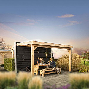 <p>Kleine moeite, groot plezier. Met de plaatsing van een veranda cre&euml;ert u eenvoudig een multifunctionele overkapping.</p>

<p>De auto, tuinmeubelen, de barbecue. Onder een veranda staan uw eigendommen beter beschermd tegen de weersinvloeden. Een veranda is een praktische en fraaie aanbouw, bijvoorbeeld aan uw huis of aan een bijgebouw. Een uniek kenmerk van onze veranda&rsquo;s is de licht doorlatende dakconstructie. Het licht doorlatende dak zorgt er voor dat het niet te donker wordt onder de overkapping en daarin zit direct het grote verschil met een tuinverblijf aan huis.</p>

<p>De veranda&rsquo;s zijn verkrijgbaar in zowel douglas als vurenhout en worden standaard geleverd zonder behandeling. Heeft u liever een<br />
ge&iuml;mpregneerd veranda, of een veranda die op kleur gespoten is? Dan hebben we diverse opties voor uw beschikbaar!</p>

<ul>
	<li>Kleurloos geimpregneerd</li>
	<li>Groen geimpregneerd</li>
	<li>Wit gespoten</li>
	<li>Lichtgrijs gespoten</li>
	<li>Antraciet gespoten</li>
	<li>Transparant gespoten</li>
</ul>

<p><strong>Kenmerken & opties</strong><br />
Geschaafd Noord-Europees vuren of douglas.<br />
Verkrijgbaar in 3 dieptematen: 310, 360 of 410 cm.<br />
Totale hoogte: 298, 302 of 307 cm.</p>

<p>&bull; Doorloophoogte 240 cm.<br />
&bull; Duplo verlijmde staanders: 14x14 cm.<br />
&bull; Verlijmde gordingen: 6,5x14 cm.<br />
&bull; Verlijmde muurbalk: 6,5x14 cm.<br />
&bull; Verlijmde voorbalk: 14x14 cm.<br />
&bull; Verlijmde schoren: 6,5x14 cm.<br />
&bull; De meerwandig polycarbonaat dakplaten zijn 16 mm dik.</p>

<p><strong>Verkrijgbaar in types &lsquo;helder&rsquo; en &lsquo;opaal&rsquo;.</strong><br />
&bull; Dakplaten &lsquo;helder&rsquo; hebben een lichtdoorlaatbaarheid van 80%.<br />
&bull; Dakplaten &lsquo;opaal&rsquo; zijn iets witter van kleur en hebben een lichtdoorlaatbaarheid van 54%.<br />
&bull; Inclusief ge&iuml;ntegreerde dakgoot voorzien van EPDM rubberen folie.<br />
&bull; Inclusief verzinkte hemelwaterafvoer & bevestigingsmateriaal.<br />
&bull; Veranda&rsquo;s kunnen worden ge&iuml;mpregneerd of op kleur worden gespoten.</p>
