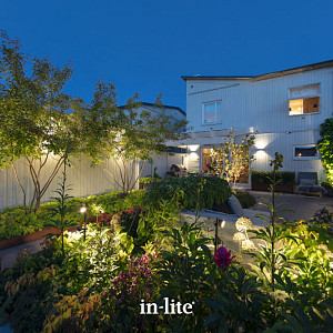 <p>Voor het aanlichten van bijzondere elementen in de tuin zoals beelden, bomen en struiken gebruik je het beste onze energiezuinige LED buitenspots. Het verschil tussen de spots zit &lsquo;m in de hoek en het lichtbereik van de bundel. Afhankelijk van het aan te lichten element kies je een buitenspot met een smalle of juist brede lichtbundel en een klein of juist groot lichtbereik. Al onze spots zijn makkelijk te richten en eenvoudig in de grond te prikken met bijgeleverde grondpen. Ook zijn er diverse accessoires verkrijgbaar waarmee onze LED spots in tal van situaties toe te passen zijn. Tenslotte kun je met onze speciale onderwaterspot ook je vijver, fontein of waterelement verlichten.</p>

<p>&nbsp;</p>
