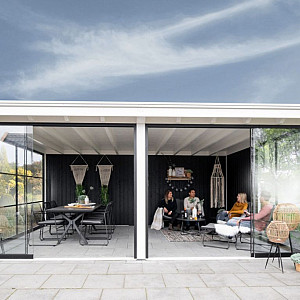 <p><em><strong><a href="https://webshop.vandenbroekbestratingen.nl/hillhout-configurator" target="_blank">HILLHOUT BUITENVERBLIJVEN STEL JE ZELF OP MAAT SAMEN MET ONZE CONFIGURATOR</a></strong></em></p>

<p><em><strong>of</strong></em></p>

<p><em><strong><a href="https://webshop.vandenbroekbestratingen.nl/brochures" target="_blank">BEKIJK HIER DE BROCHURE&nbsp;</a></strong></em></p>

<p><em><strong>en</strong></em></p>

<p><em><strong><a href="mailto:info@vandenbroekbestratingen.nl?subject=Aanvraag%20Hillhout%20buitenverblijf">VRAAG VRIJBLIJVEND EEN OFFERTE&nbsp;AAN</a></strong></em></p>
