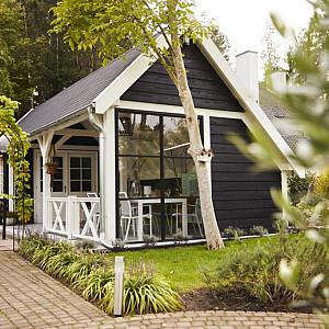 <p><em><strong><a href="https://webshop.vandenbroekbestratingen.nl/hillhout-configurator" target="_blank">HILLHOUT BUITENVERBLIJVEN STEL JE ZELF OP MAAT SAMEN MET ONZE CONFIGURATOR</a></strong></em></p>

<p><em><strong>of</strong></em></p>

<p><em><strong><a href="https://webshop.vandenbroekbestratingen.nl/brochures" target="_blank">BEKIJK HIER DE BROCHURE</a></strong></em></p>

<p><em><strong>en</strong></em></p>

<p><em><strong><a href="mailto:info@vandenbroekbestratingen.nl?subject=Aanvraag%20Hillhout%20buitenverblijf">VRAAG VRIJBLIJVEND EEN OFFERTE&nbsp;AAN</a></strong></em></p>
