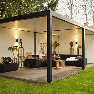 <p><em><strong><a href="https://webshop.vandenbroekbestratingen.nl/hillhout-configurator" target="_blank">HILLHOUT BUITENVERBLIJVEN STEL JE ZELF OP MAAT SAMEN MET ONZE CONFIGURATOR</a></strong></em></p>

<p><em><strong>of</strong></em></p>

<p><em><strong><a href="https://webshop.vandenbroekbestratingen.nl/brochures" target="_blank">BEKIJK HIER DE BROCHURE</a></strong></em></p>

<p><em><strong>en</strong></em></p>

<p><em><strong><a href="mailto:info@vandenbroekbestratingen.nl?subject=Aanvraag%20Hillhout%20buitenverblijf">VRAAG VRIJBLIJVEND EEN OFFERTE&nbsp;AAN</a></strong></em></p>

<p>Als je liefhebber bent van moderne vormgeving zonder poespas dan is de Allure helemaal waar jij naar op zoek bent in een buitenverblijf. De aluminium basis is gitzwart gecoat (RAL 9005) en daardoor helemaal passend bij de industri&euml;le trends die we nu zien in de woonbladen. Zo cre&euml;er je met gemak binnen en buiten dezelfde sfeer.</p>

<p>We helpen je graag op weg naar jouw nieuwe verblijf met de volgende keuzemogelijkheden:</p>

<ul>
	<li>Bouw jouw verblijf vanuit basismodellen.</li>
	<li>Snel & simpel: kies een kant-en-klaar samenstelling.</li>
	<li>Stel jouw verblijf samen met de modulaire bouwdelen.</li>
</ul>
