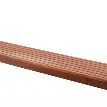 Hardhouten enkelzijdig geprofileerd dekdeel, 2,1 x 14,5 x 395 cm.