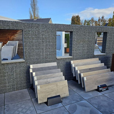 *SHOWMODEL Grindkorf 500x200x20cm (LxHxB) met drie doorkijkramen | OP=OP