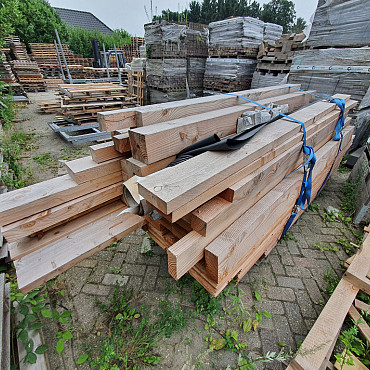 OPRUIMING -- Overkapping douglas 604x322cm (dakmaat) inclusief berging