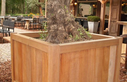 Hardhouten Plantenbakken