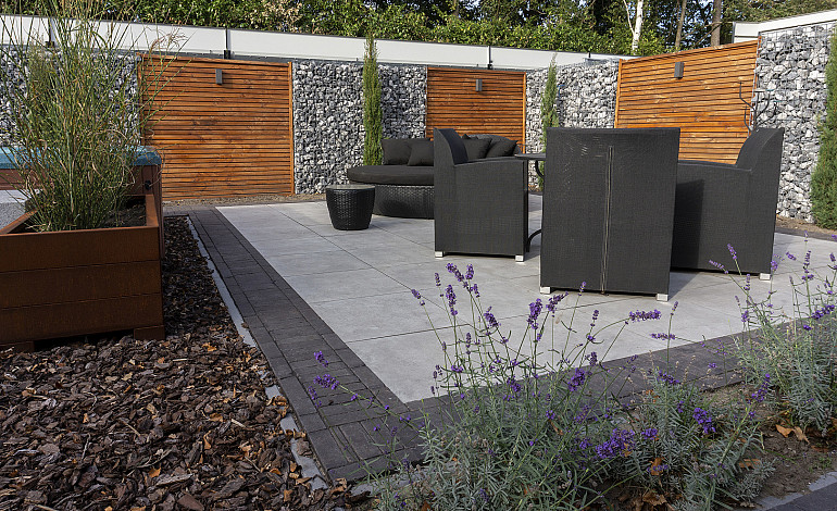 Moderne sfeervolle tuin
